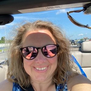 Meet your Posher, Elisa